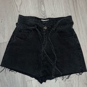 Forever 21 Black Denim Cut Off Belted Mom Jean Shorts High Rise  Size 27